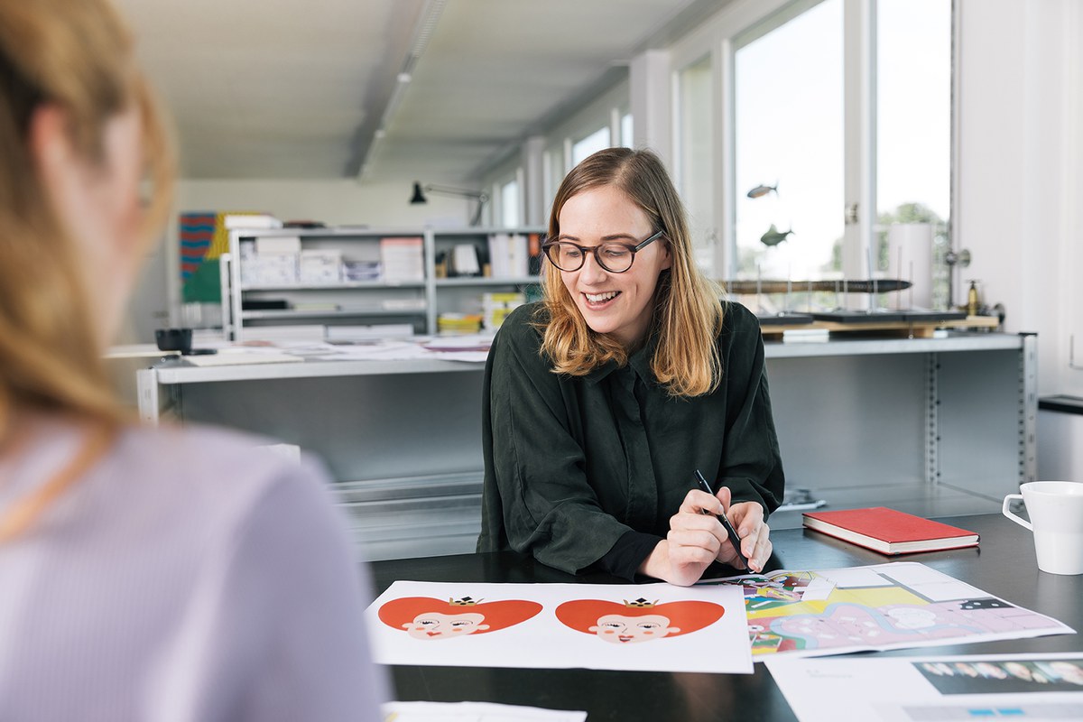 theasonderegger-grafikerinnmbe-action.jpg. Vergrösserte Ansicht