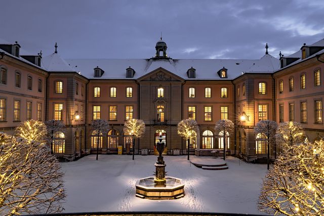 Burgerspital Innenhof bei Schnee und eindunkeln