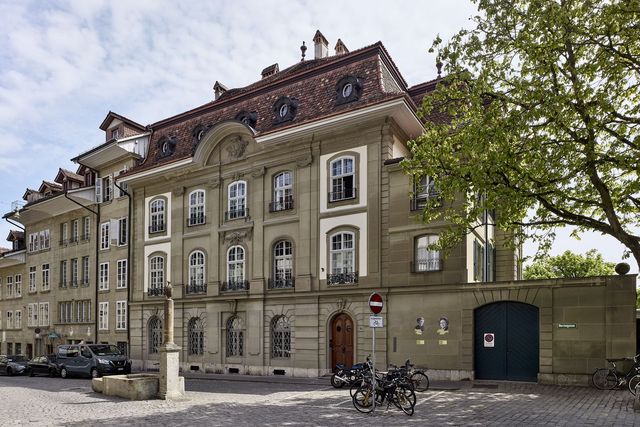Das Altstadthaus an der Herrengasse 23 in Bern, das zum Grundbesitz der Burgergemeinde Bern gehört.