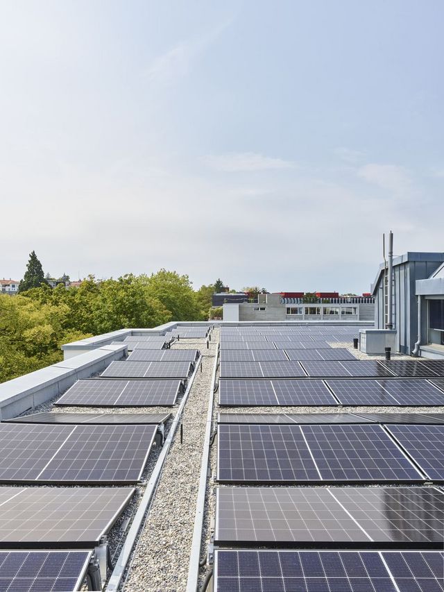 Photovoltaikanlage auf dem Dach der Ostermundigenstrasse 81. 