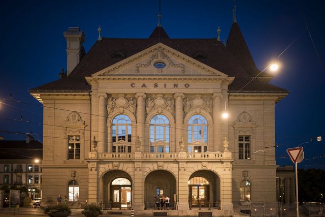 Das Casino Bern von aussen bei Nacht
