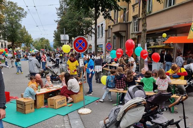Das Neubrückstrassenfest in der Länggasse mit vielen Kindern