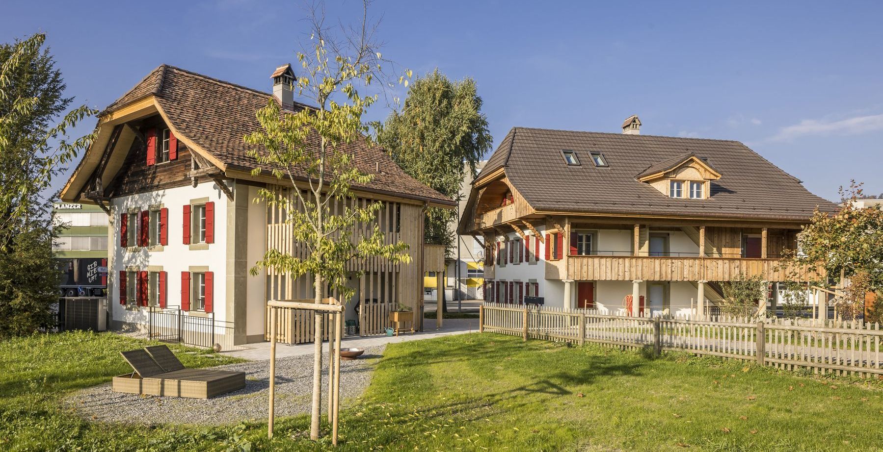Historische Liegenschaften Worbstrasse 104/108 nach der Sanierung, mit Mietwohnungen. 