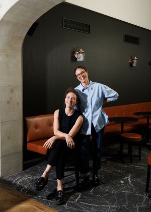 Das Bild zeigt die Frohsinn-Betreiberinnen Julia und Jutta Bärenfaller.