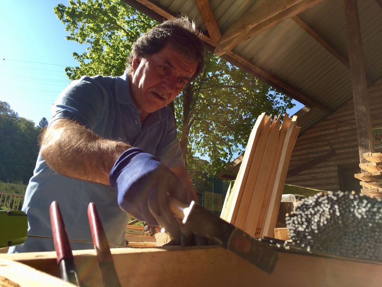 Bild von Alfredo bei der Arbeit