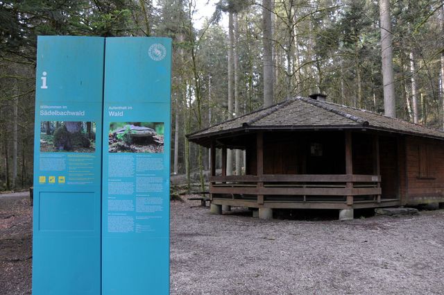 Aussenansicht der Waldhütte Sädelbach
