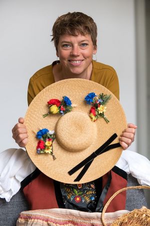 Michelle Huwiler mit einem Hut