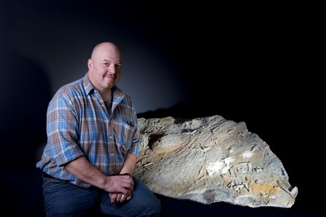 Jäger Kurt Widmer mit seiner Entdeckung