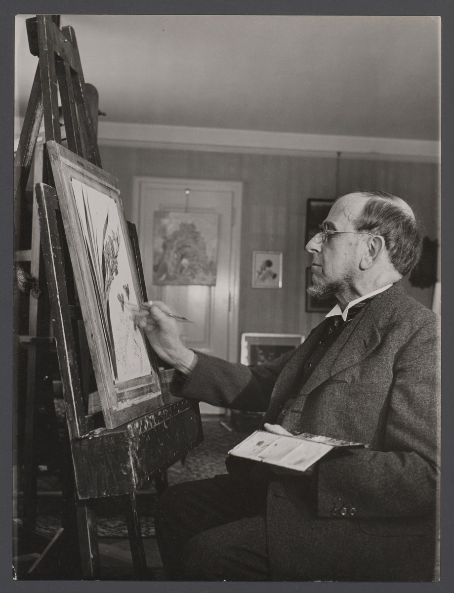 Aufnahme von Ernst Kreidolf beim erstellen eines Gemäldes