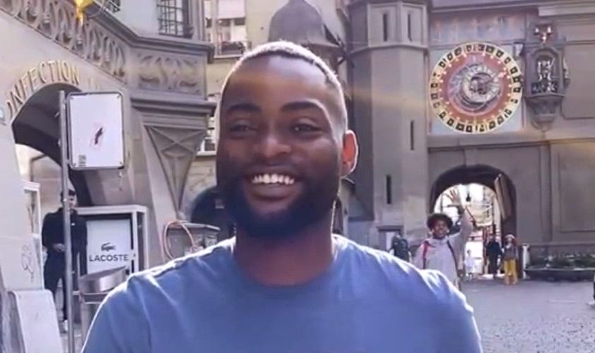 Bild aus einem der Youtube Videos (Person steht vor Zytglogge)