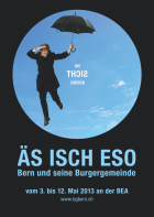Plakat mit einer Person, die mit einem schwarzen Regenschirm vor blauem Himmel schwebt. Darunter steht der Titel ‘Äs isch eso – Bern und seine Burgergemeinde’ sowie Angaben zur Veranstaltung an der BEA 2013.