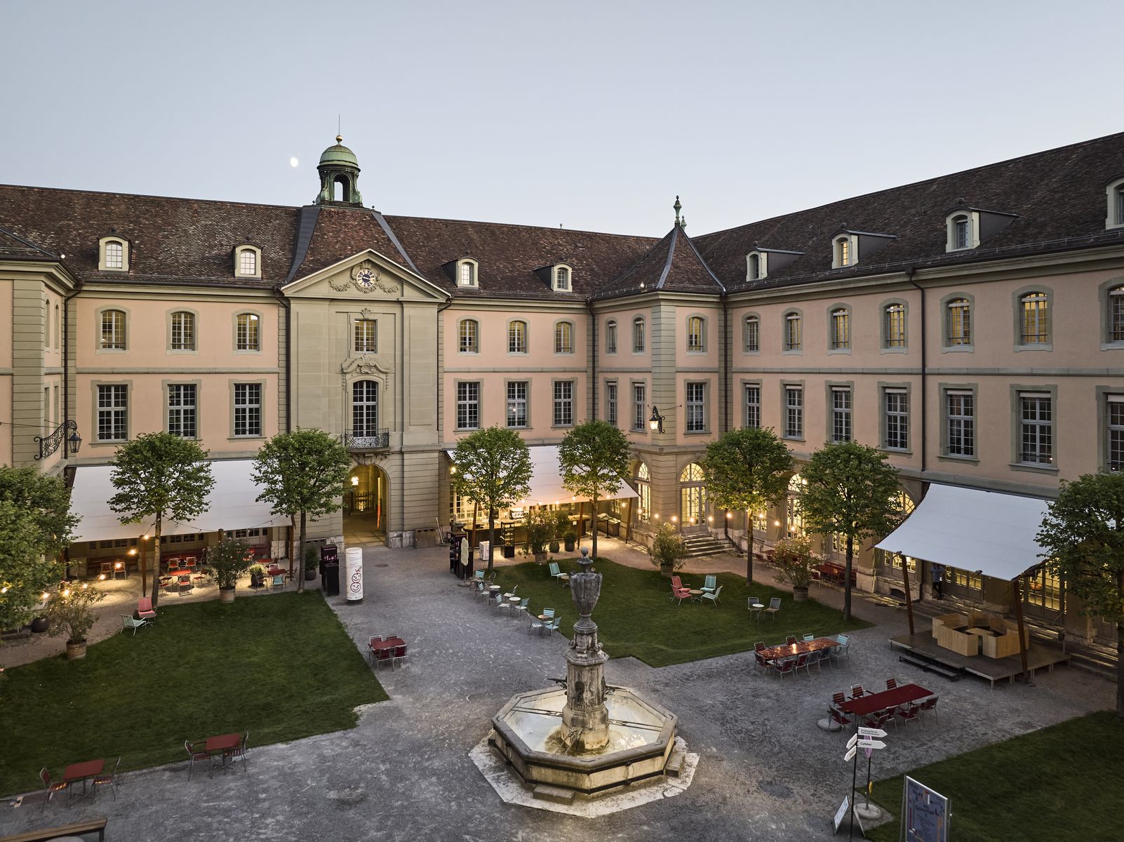 Innenhof Burgerspital in den Abendstunden