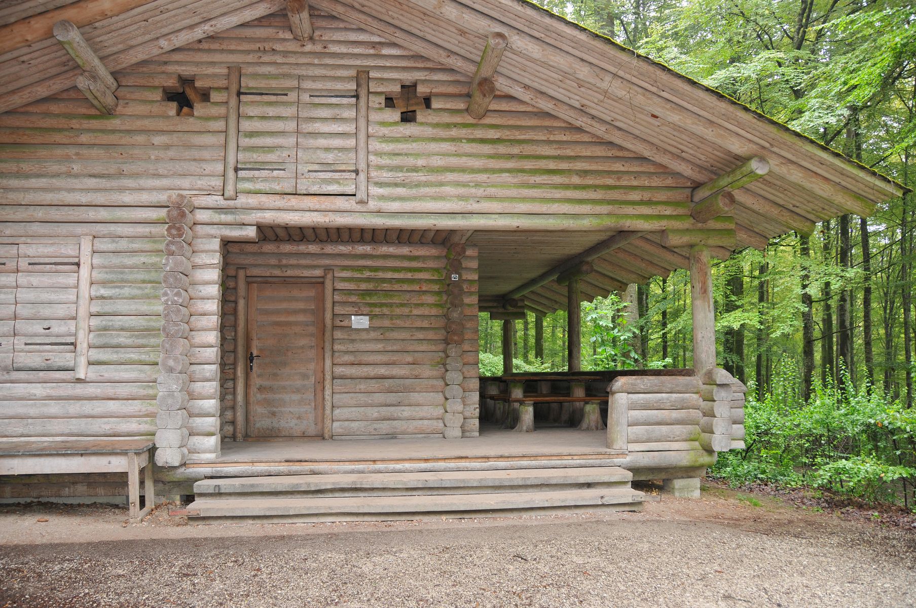 Aussenansicht der Waldhütte Schönenbrunnen