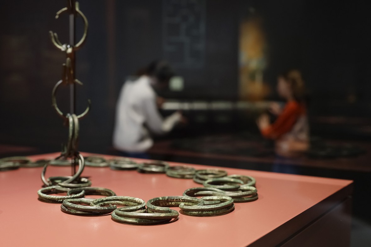 Kettenreaktion – geheimnisvolle Frauenarmringe aus der Mittelbronzezeit