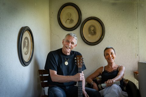 Mittendrin – Lesung und Blues-Klänge