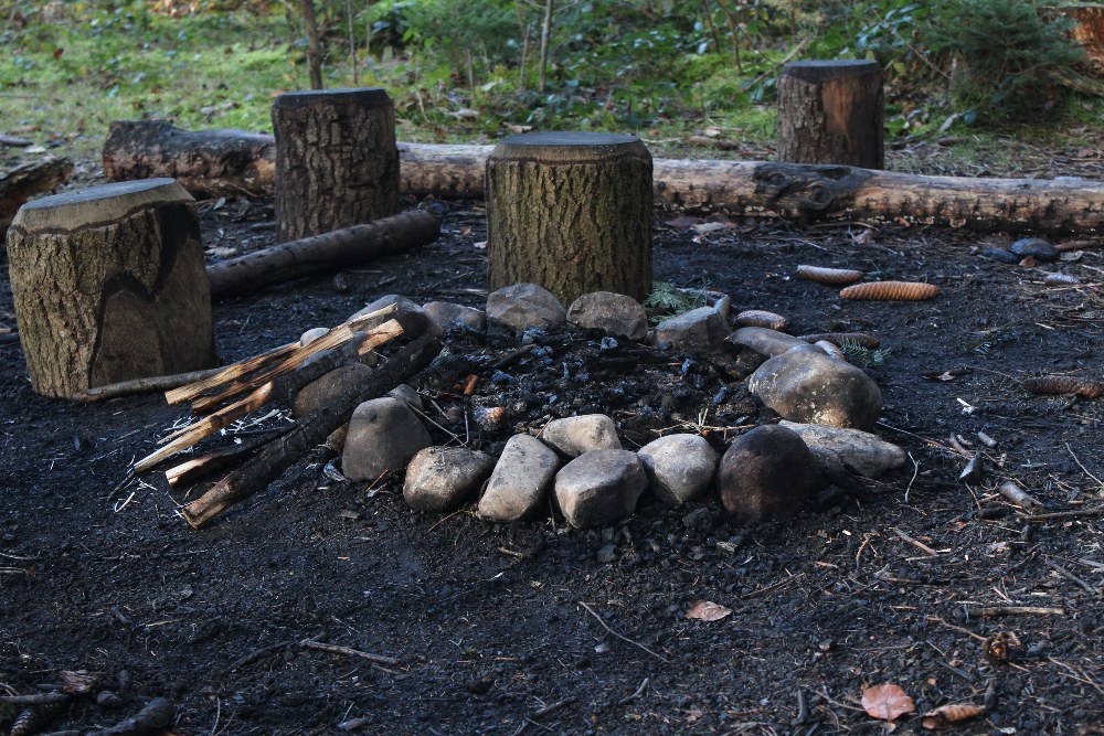 Der Forstbetrieb der Burgergemeinde Bern ruft die Waldbesucherinnen und Waldbesucher beim Feuern im Wald zu besonderer Vorsicht auf.