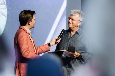 Moderator Elias Rüegsegger mit Hermann Häberli