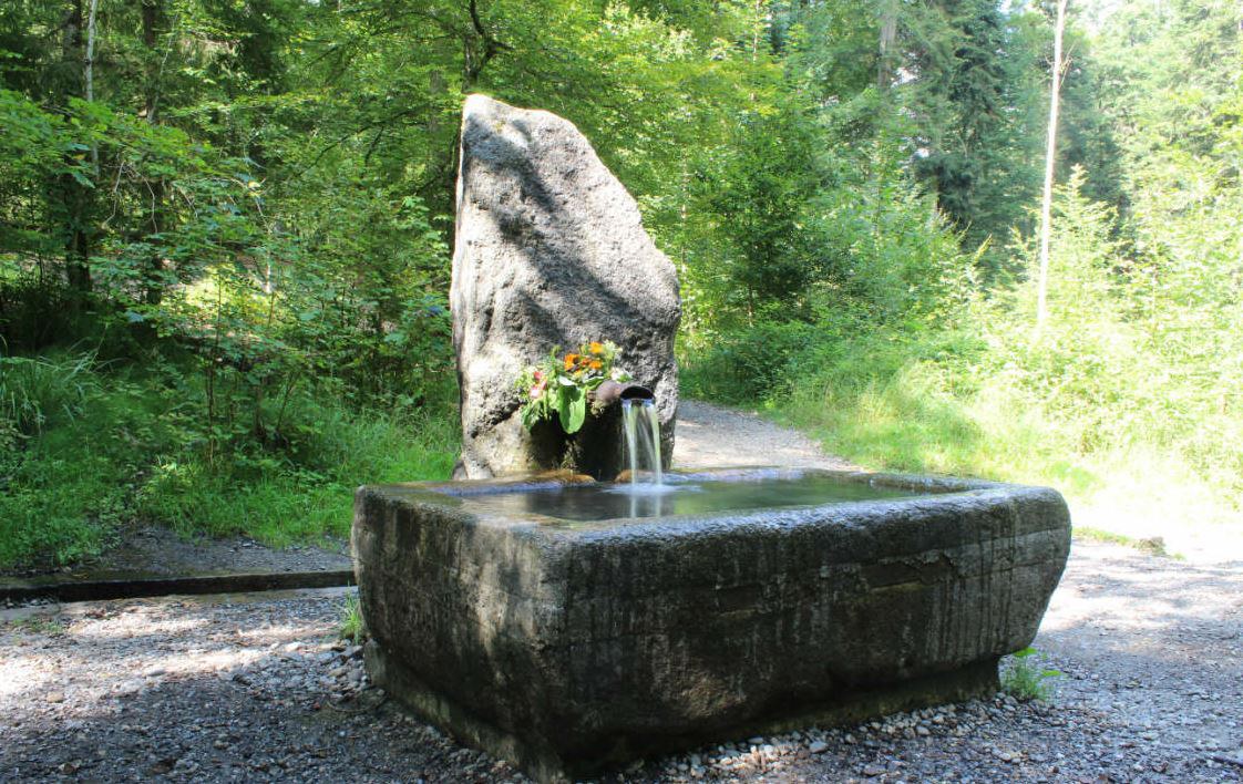 Glasbrunnen-Wasser fliesst wieder