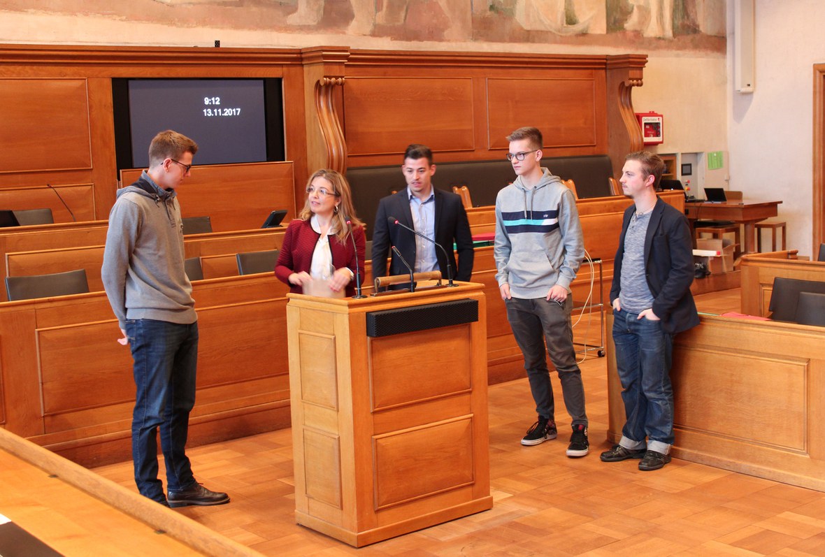 Politlounge im Rahmen des 600-Jahr-Jubiläums: Jugendliche politisieren im Berner Rathaus