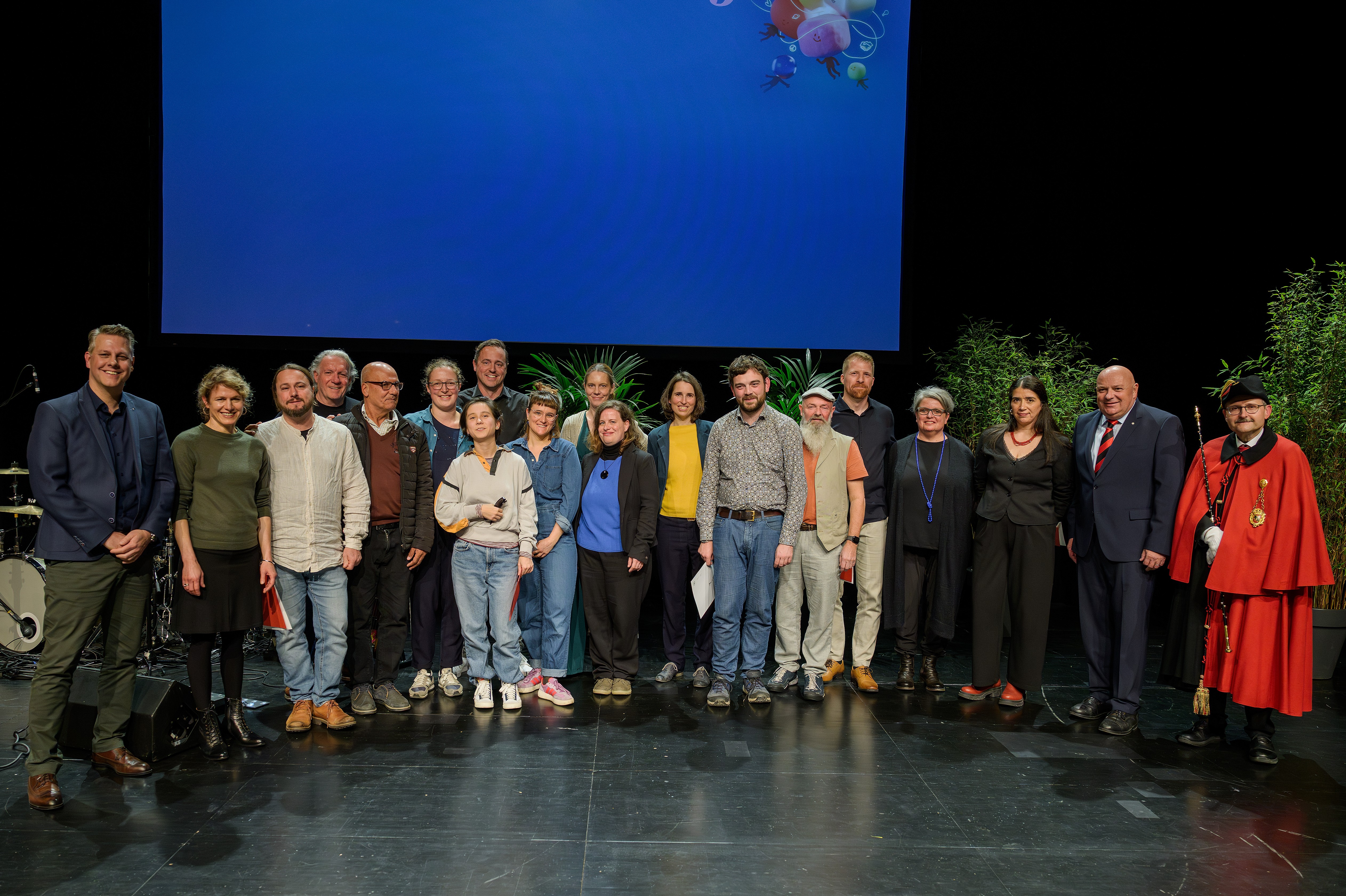Gruppenbild mit allen teilnehmenden Projekten